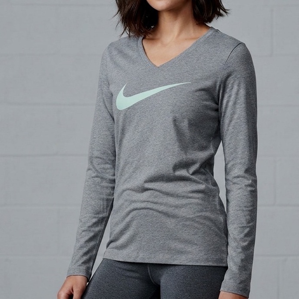 Nike Womens Gray Long Sleeve V-Neck Slim Fit Training Shirt‎ Mint Green Swoosh L